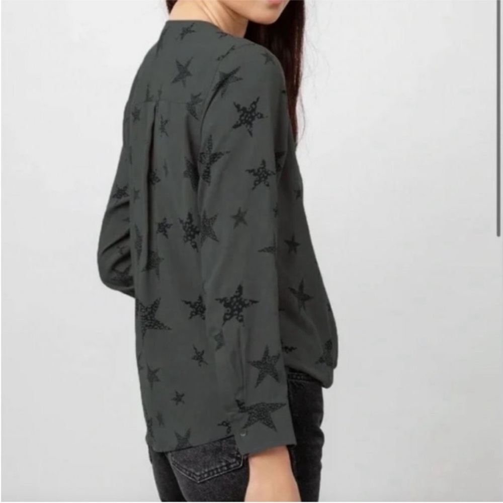 Rails Hillary Charcoal Cheetah
Stars Faux Wrap Pullover Blouse
Size Small - Picture 5 of 13